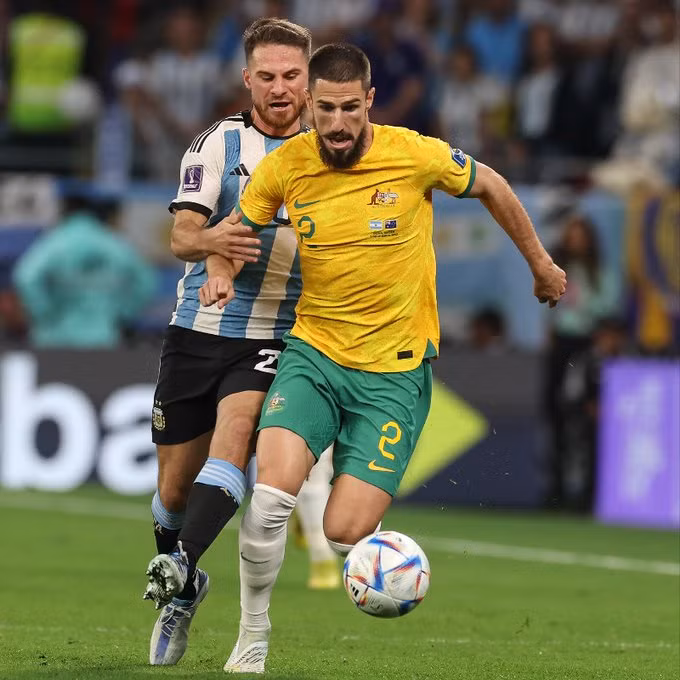 Australia (phải) đã phải dừng bước trước Argentina. Ảnh: FIFA