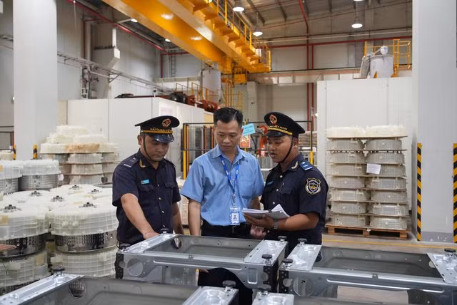 Hải quan đồng hành tạo thuận lợi cho doanh nghiệp.