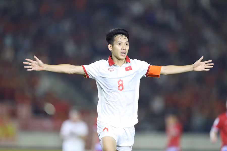 Hùng Dũng nâng tỷ số lên 2-0 cho đội tuyển Việt Nam. Ảnh: Tuấn Hữu
