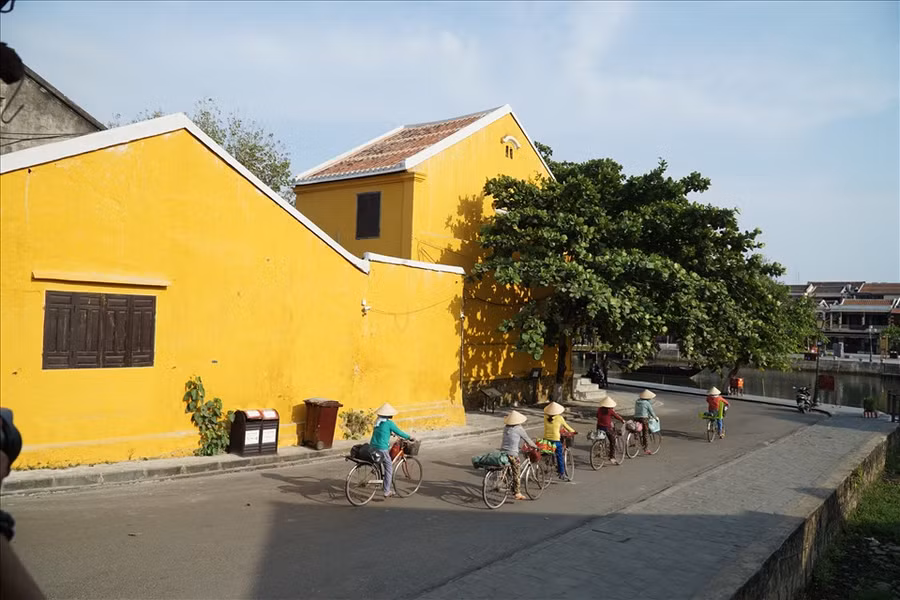  Sau lệnh nới lỏng giãn cách, Hội An đang mong mỏi bóng du khách từng ngày. Ảnh: NTH