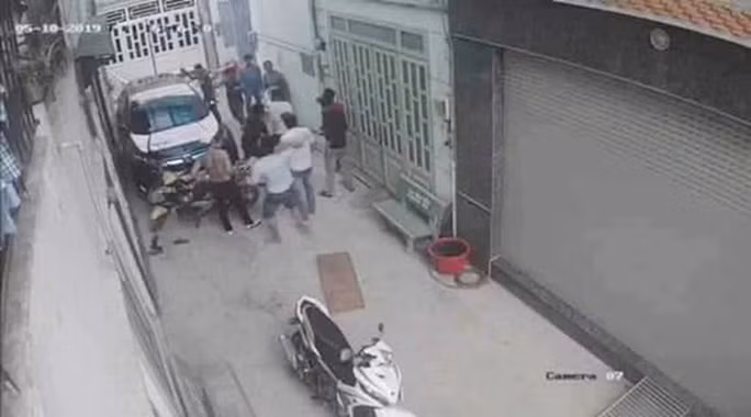 Camera ghi lại cảnh hỗn chiến ở khu trọ