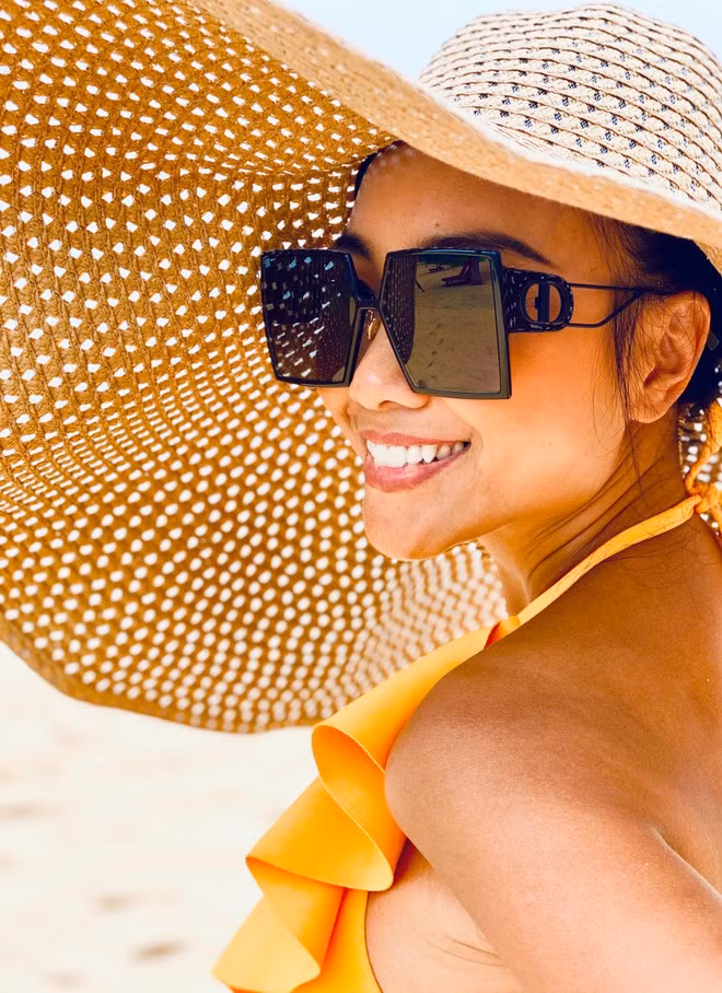 Tại đây người đẹp thoải mái diện bikini khoe làn da socola của mình ẢNH: NVCC
