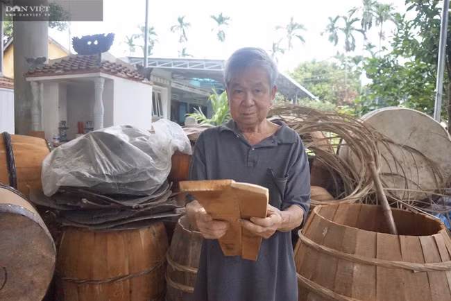 Ông Phan Văn Hai (72 tuổi), Lâm Yên, xã Đại Minh, huyện Đại Lộc, tỉnh Quảng Nam là nghệ nhân làm trống lớn tuổi nhất thuộc đời thứ 5 của dòng họ Phan. Ông Phan Văn Hai (72 tuổi), Lâm Yên, xã Đại Minh, huyện Đại Lộc, tỉnh Quảng Nam là nghệ nhân làm trống lớn tuổi nhất thuộc đời thứ 5 của dòng họ Phan.