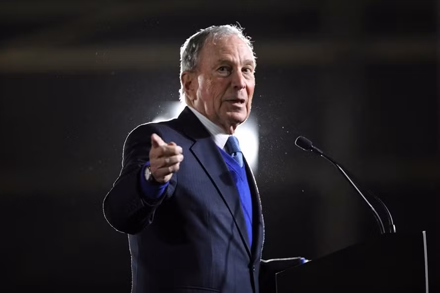  Tỉ phú Mỹ Mike Bloomberg chi 100 triệu USD để ứng viên Joe Biden vận động tranh cử ở bang Florida. Ảnh: NBC News.