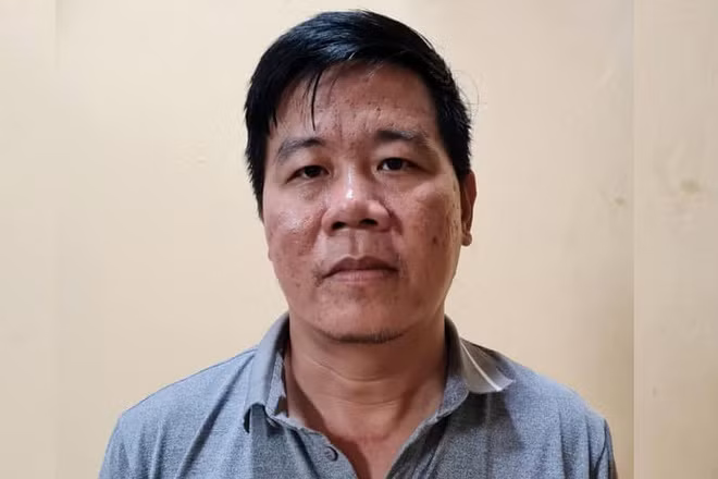 Bùi Xuân Thành, ông trùm cờ bạc ẩn trong vỏ bọc đại gia buôn gỗ. Bùi Xuân Thành, ông trùm cờ bạc ẩn trong vỏ bọc đại gia buôn gỗ.