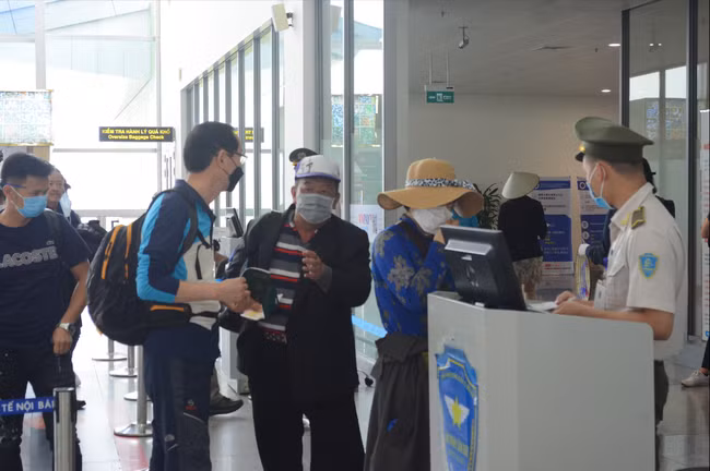  Hàng không ảnh hưởng nặng nề vì Covid-19. Ảnh: Thế Anh.