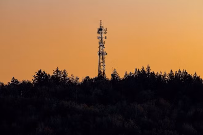 Sự ra đời của mạng 5G với phạm vi ngắn sẽ đồng nghĩa với việc nhiều trạm thu phát sóng được triển khai trong các trung tâm thương mại và tòa nhà.