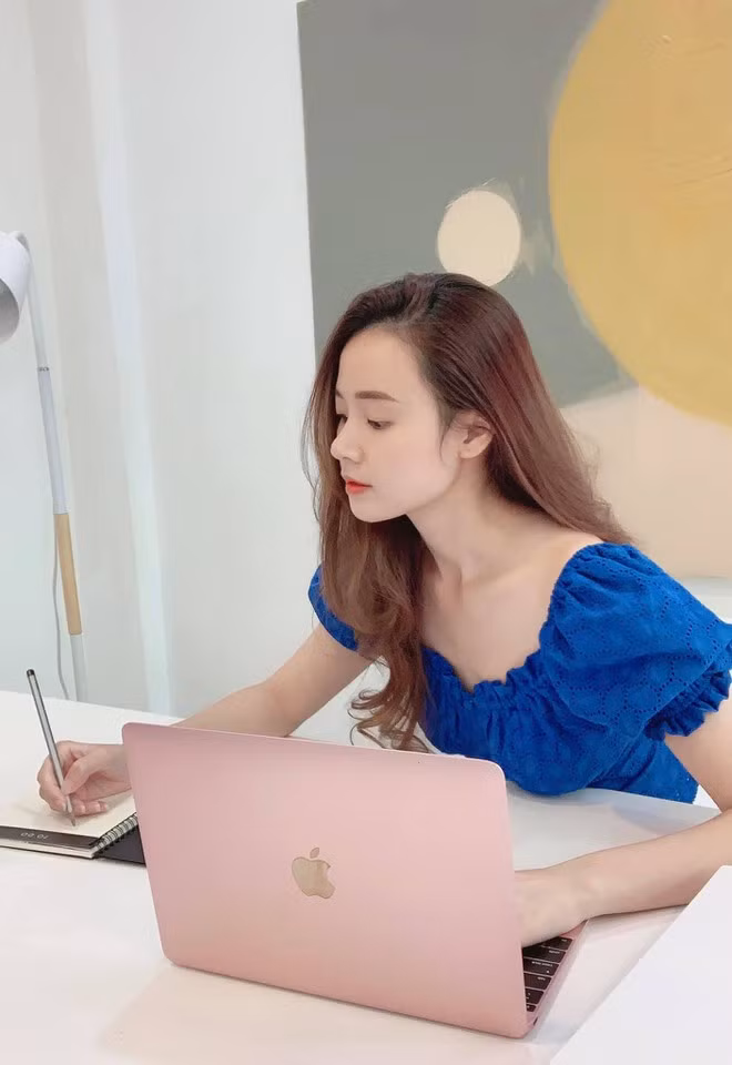 Ngoài là một nghệ sĩ, Midu còn hoạt động kinh doanh và là giảng viên của một trường đại học ẢNH: FBNV
