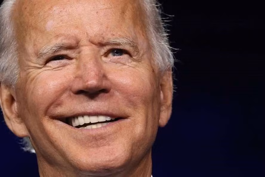 Hai tháng trước bầu cử Mỹ 2020, ông Joe Biden đang dẫn trước Tổng thống Donald Trump trong nhiều khảo sát. Ảnh: Getty. Hai tháng trước bầu cử Mỹ 2020, ông Joe Biden đang dẫn trước Tổng thống Donald Trump trong nhiều khảo sát. Ảnh: Getty.