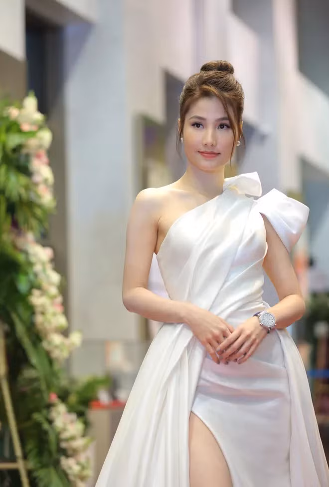 Giải thưởng VTV Awards 2020 diễn ra tối 5/9 thu hút sự quan tâm của đông đảo người hâm mộ. Chương trình này quy tụ đông đảo dàn nữ diễn viên truyền hình, BTV trên thảm đỏ với phong cách thời trang 