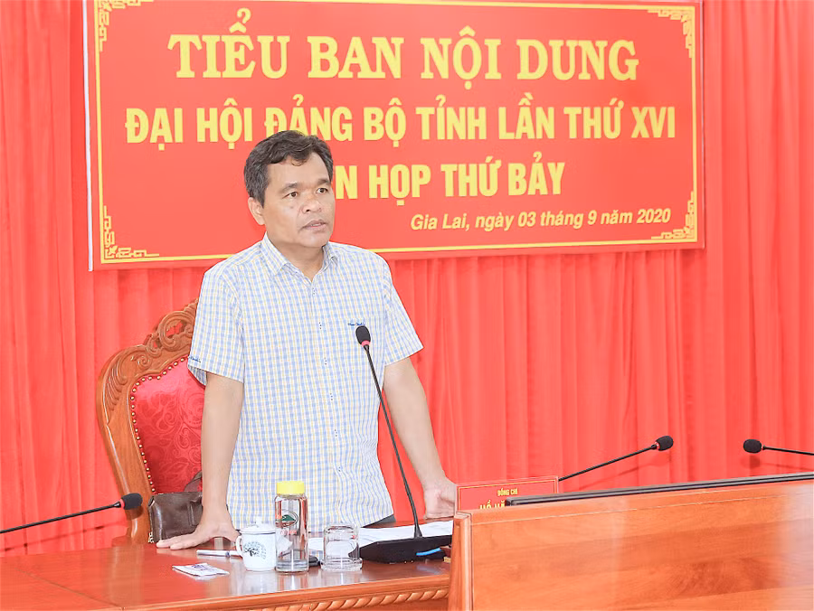 Bí thư Tỉnh ủy Hồ Văn Niên phát biểu kết luận phiên họp. Ảnh: Hồng Thi