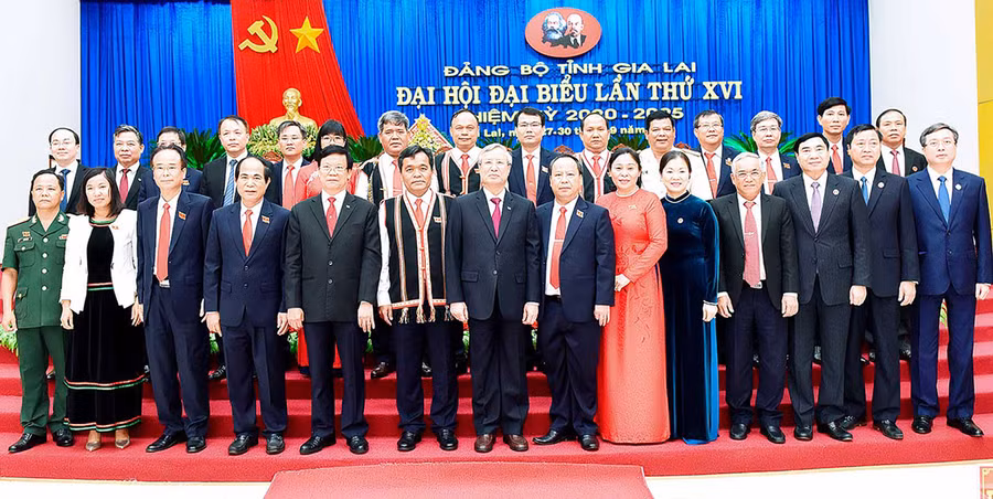  Đại hội đại biểu Đảng bộ tỉnh Gia Lai lần thứ XVI, nhiệm kỳ 2020-2025 vinh dự được đón đồng chí Trần Quốc Vượng-Ủy viên Bộ Chính trị, Thường trực Ban Bí thư đến dự và trực tiếp chỉ đạo Đại hội. Ảnh: Đức Thụy