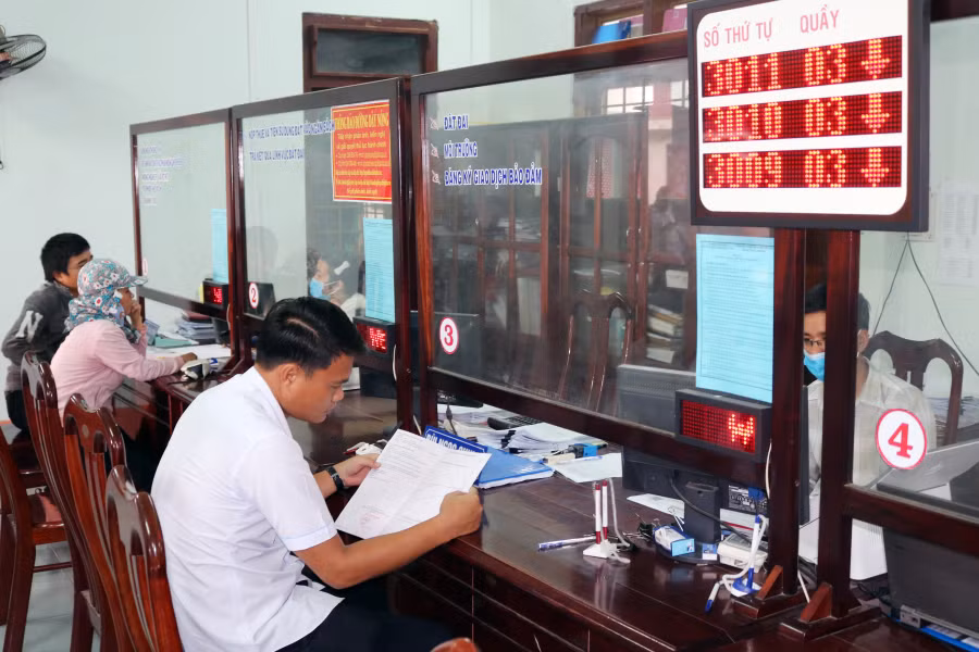 Bộ phận tiếp nhận và trả kết quả của UBND huyện Kbang. Ảnh: Minh Nguyễn