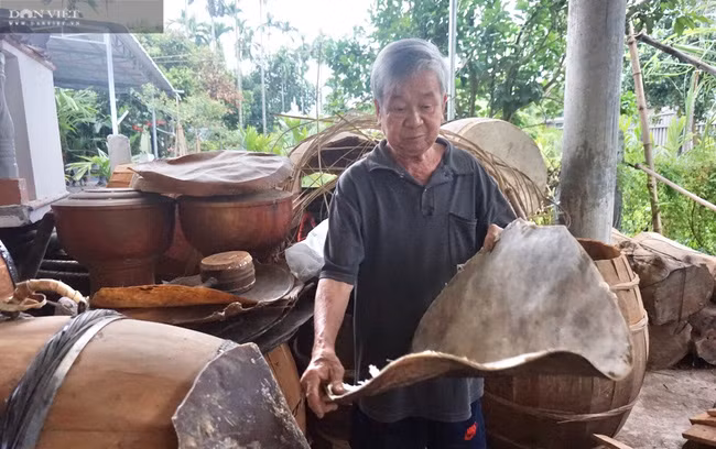 Loại da trâu dùng làm miệng trống phải là da trâu đẹp, dày, bền để tạo nên âm thanh hay, vang. Loại da trâu dùng làm miệng trống phải là da trâu đẹp, dày, bền để tạo nên âm thanh hay, vang.