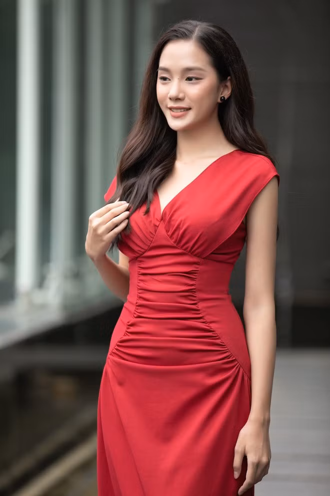 Trong dàn người đẹp đến dự thi năm nay có rất nhiều gương mặt quen thuộc từng tham gia vào các đấu trường nhan sắc trước đây. Điển hình là Bích Thùy - Top 10 Miss World Vietnam 2019. Với kinh nghiệm của mình tại các sàn diễn lớn nhỏ, cô được đánh giá là một đối thủ nặng ký tại cuộc thi năm nay - Ảnh: BTC