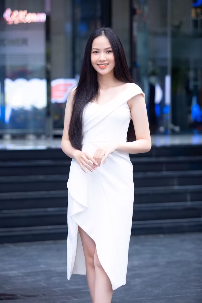 Phạm Thị Phương Quỳnh với nhan sắc chuẩn Á đông, sinh năm 2000, gây chú ý ngay từ khi ghi danh - Ảnh: BTC
