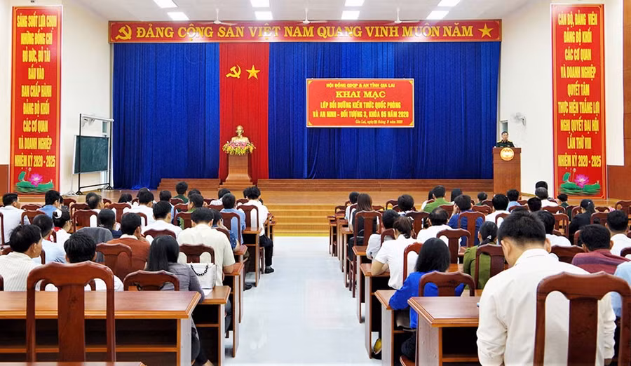 Quảng cảnh lễ khai mạc lớp bồi dưỡng. Ảnh: Huy Bắc Quảng cảnh khai mạc lớp bồi dưỡng. Ảnh: Huy Bắc