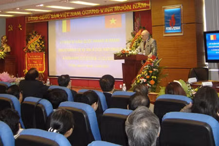 Đại sứ Romania phát biểu tại buổi lễ.