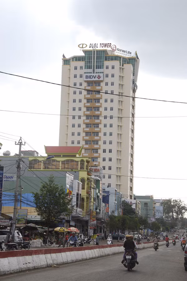Cao ốc Đức Long Gia Lai.
