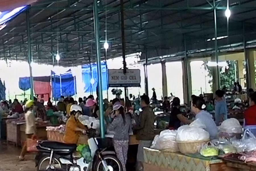  Một góc của cảnh họp chợ ở chợ phía Nam. Ảnh: Công Dũng