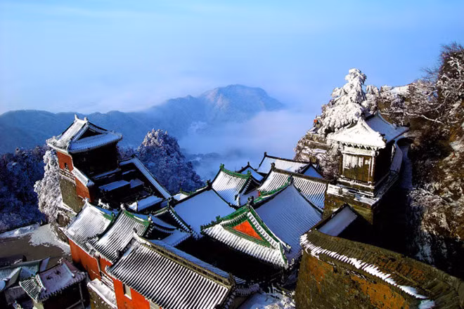 Thiếu Lâm tự huyền bí, Đại Lý kỳ ảo hay Nhạn Môn Quan là những địa danh từng xuất hiện trong truyện kiếm hiệp của nhà văn Trung Quốc.