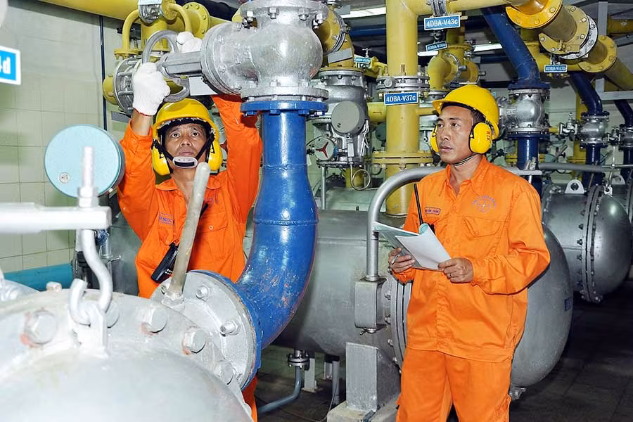  Thực hiện đầy đủ BHLĐ khi làm nhiệm vụ sẽ giúp hạn chế thấp nhất các vụ tai nạn lao động xảy ra. Ảnh: đ.y