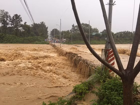 Cầu Tô Hạp, thị trấn Tô Hạp, huyện Khánh Sơn có nguy cơ bị vỡ