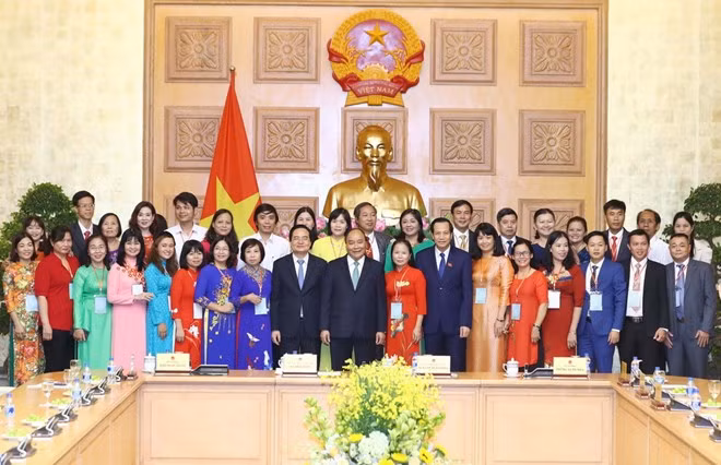 Thủ tướng Nguyễn Xuân Phúc và các đại biểu. (Ảnh: Thống Nhất/TTXVN)