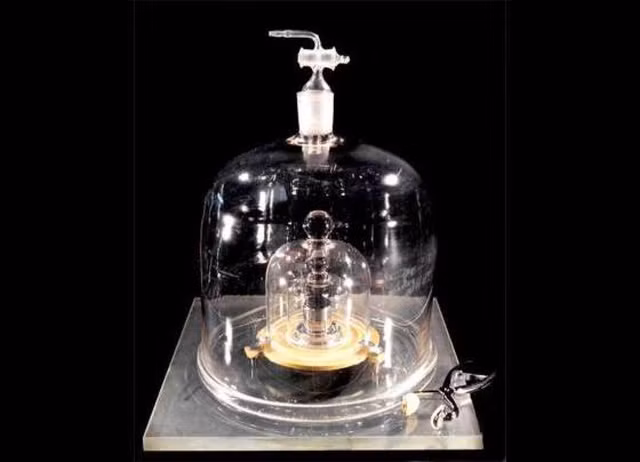  Khối kilogram tiêu chuẩn - Ảnh: Wikimedia