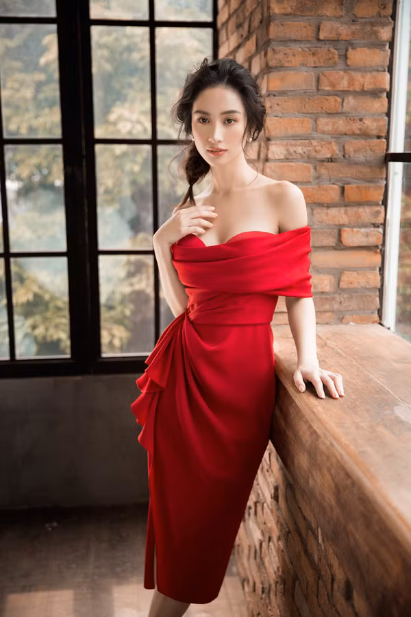 Đây là gợi ý hiệu quả để phái đẹp hút ánh nhìn trong các bữa tiệc hay buổi hẹn hò lãng mạn. Đây là gợi ý hiệu quả để phái đẹp hút ánh nhìn trong các bữa tiệc hay buổi hẹn hò lãng mạn.
