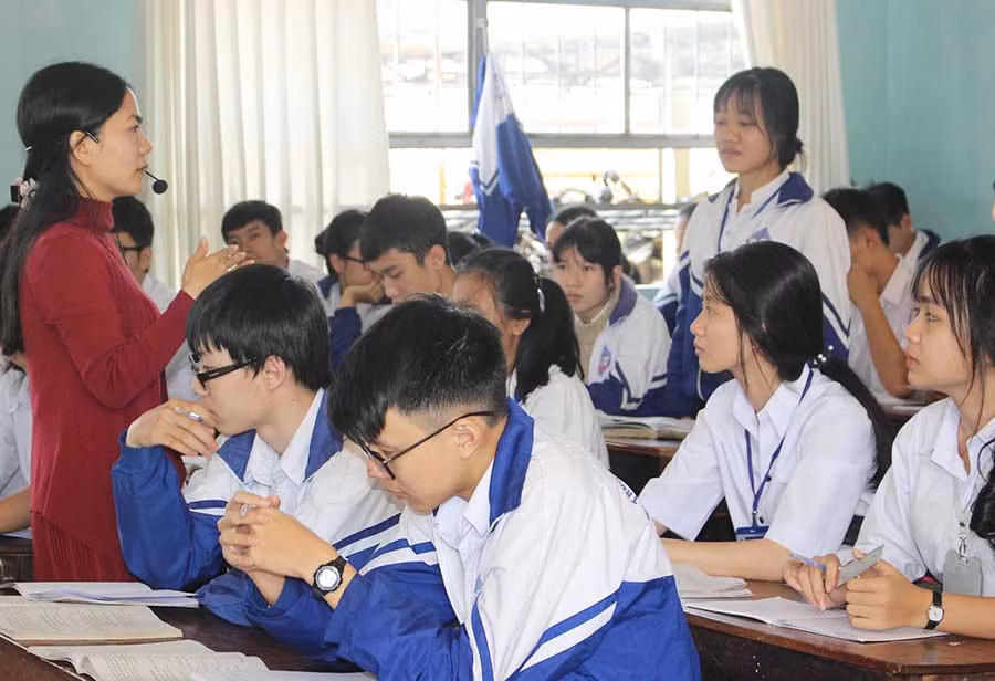  Học sinh Trường THPT Nguyễn Bỉnh Khiêm được chú trọng đầu tư chất lượng mũi nhọn. Ảnh: N.G