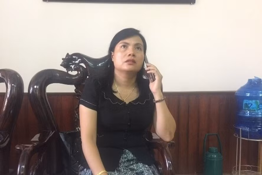Bà Hồ Thị Lệ Hà - Bí thư Huyện ủy Hướng Hóa (Quảng Trị) bị Ủy ban Kiểm tra T.Ư kỷ luật cảnh cáo, cho thôi chức vụ.