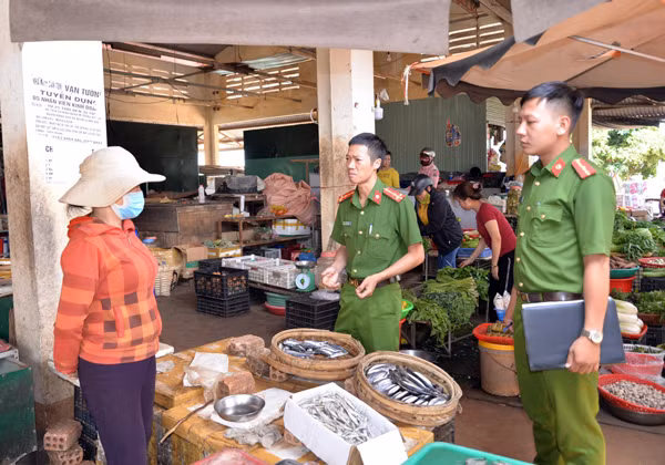 Công an huyện Chư Pah vào cuộc điều tra vụ việc. Ảnh: H.T