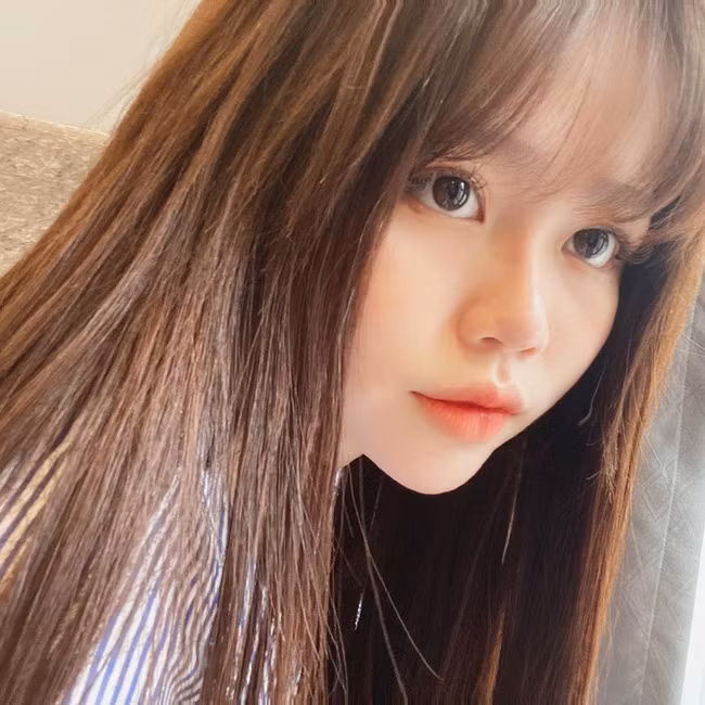 Cận gương mặt xinh đẹp chuẩn hot girl của Huỳnh Anh - người đẹp được cho là bạn gái mới cầu thủ Quang Hải.