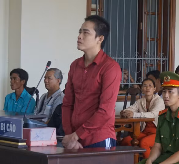 Bị cáo Phạm Văn Tho Em tại tòa - Ảnh: LAN NGỌC Bị cáo Phạm Văn Tho Em tại tòa - Ảnh: LAN NGỌC