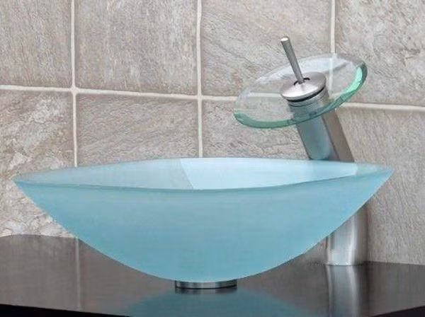Bồn rửa là sự bổ sung hoàn hảo cho phòng tắm mang chủ đề về biển.