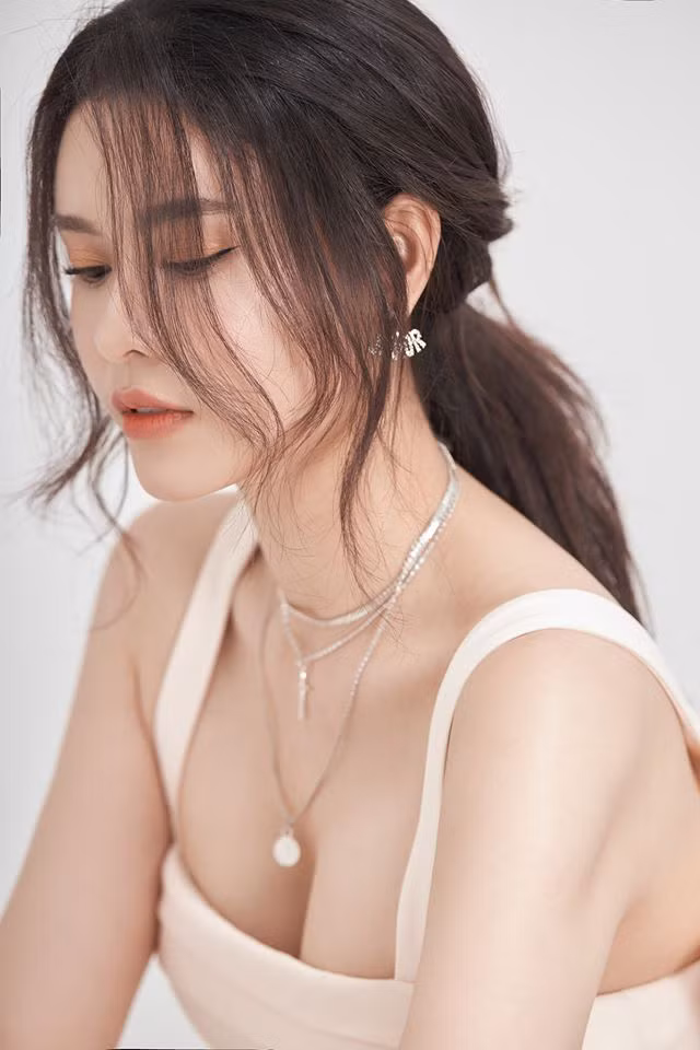 Vẻ ngoài giúp Trương Quỳnh Anh tự tin hơn và cũng thể hiện sự tôn trọng với khán giả mỗi khi cô xuất hiện đi sự kiện hay đăng ảnh đời thường trên mạng xã hội.