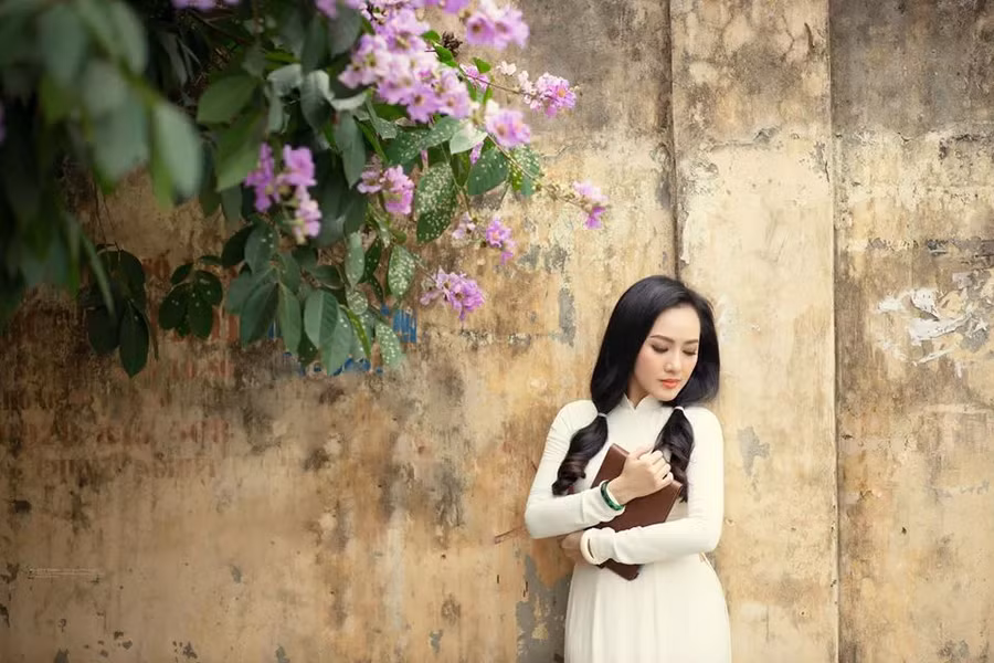 Sở hữu gương mặt xinh đẹp và vóc dáng nuột nà, BTV Hoài Anh khiến người đối diện khó đoán dược tuổi thật.