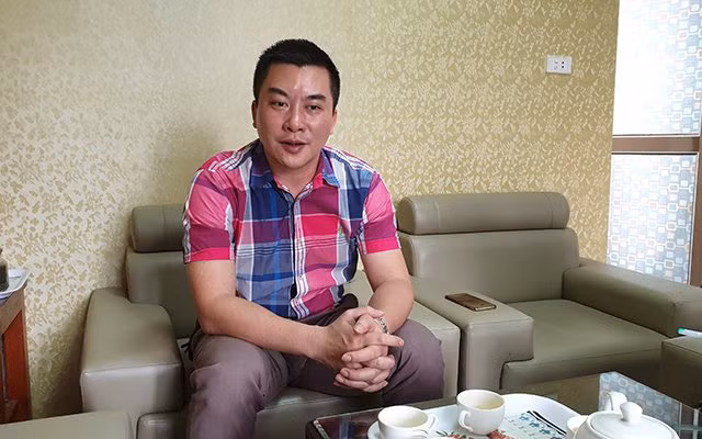 Giám đốc điều hành Công ty cổ phần thể thao DNH.Nam Định Trần Thái Toán đang chờ đợi cái 