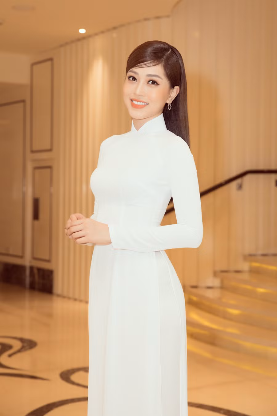Á hậu Phương Nga cũng đã có hai năm hoạt động năng nổ khi dám thử sức ở nhiều lĩnh vực khác nhau như: diễn xuất, dẫn chương trình, tham gia gameshow..