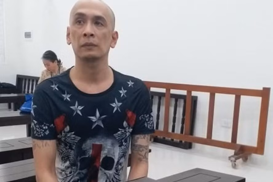 Bị cáo Khúc Hùng tại phiên tòa sơ thẩm. Ảnh: Việt Dũng. Bị cáo Khúc Hùng tại phiên tòa sơ thẩm. Ảnh: Việt Dũng.