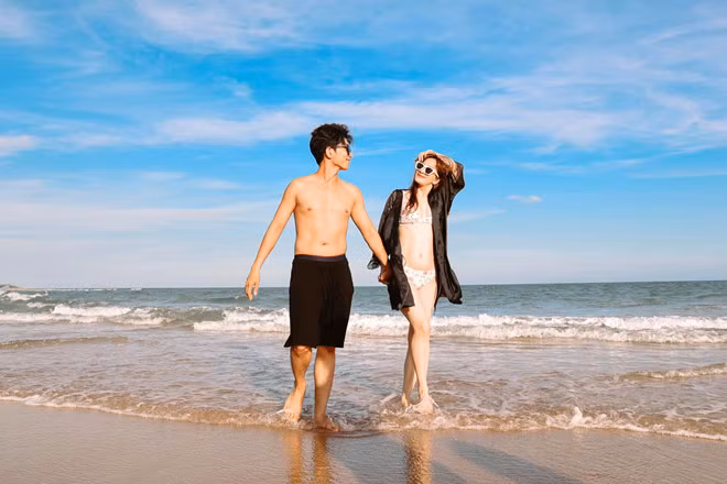Hiện tại, vợ chồng Khánh Thi trở lại cuộc sống thường nhật khi Kubi đã trở lại trường mẫu giáo và trung tâm dance sport của cặp vợ chồng đã mở cửa