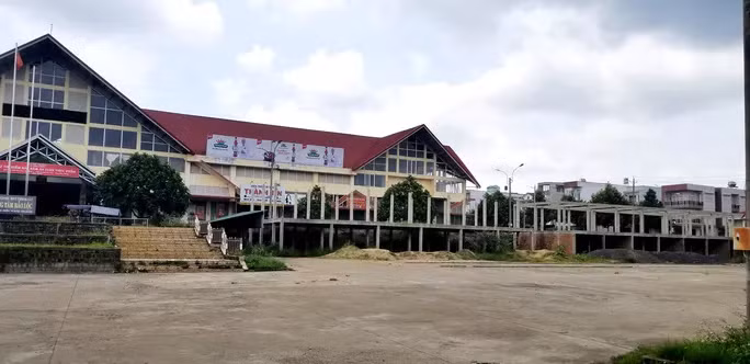 Những ki-ốt gây mất mỹ quan chợ Bảo Lộc