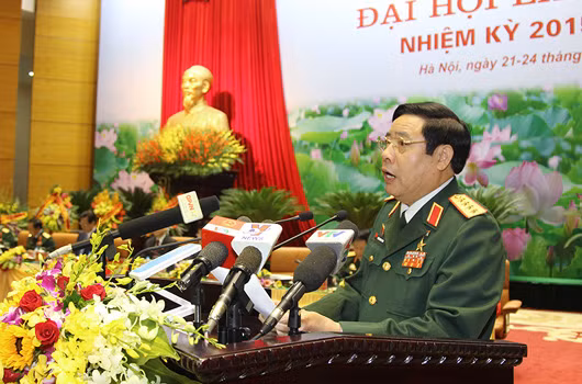 Đại tướng Phùng Quang Thanh, Ủy viên Bộ Chính trị, Phó Bí thư Quân ủy Trung ương, Bộ trưởng Bộ Quốc phòng phát biểu khai mạc Đại hội.