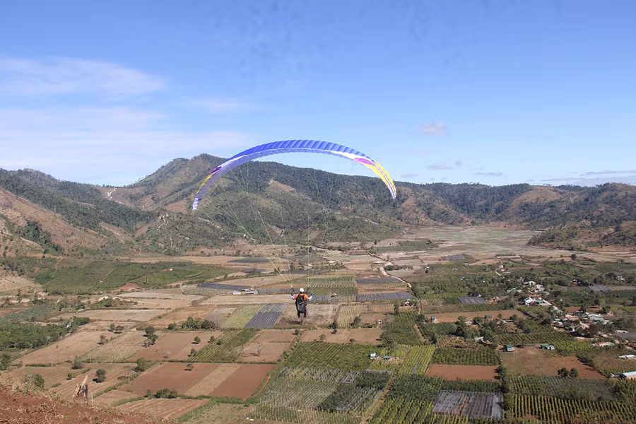 Gia Lai được đánh giá là địa phương phù hợp với môn nhảy dù lượn. Ảnh: Văn Ngọc