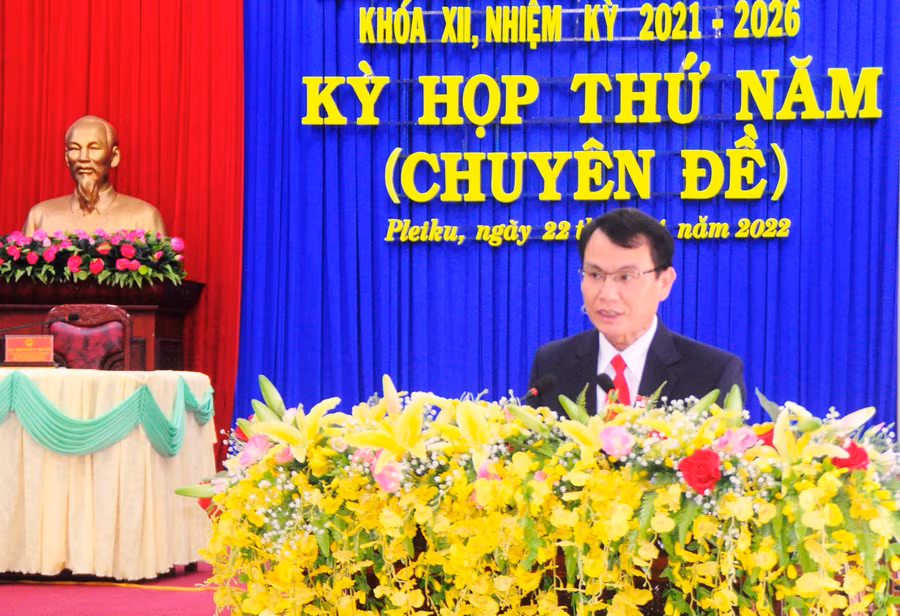 Bí thư Thành ủy, Chủ tịch HĐND TP. Pleiku Trịnh Duy Thuân phát biểu bế mạc kỳ họp. Ảnh: Thiên Di