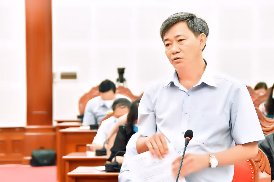 Bí thư Thị ủy Ayun Pa Trần Quốc Khánh trăn trở về chất lượng dạy và học trực tuyến. Ảnh: Đức Thụy