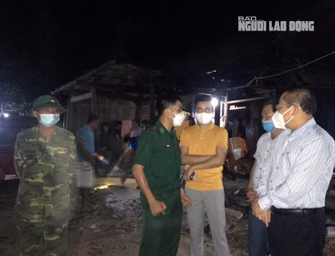 Lực lượng chức năng và lãnh đạo địa phương có mặt kịp thời để thực hiện công tác cứu hộ, cứu nạn