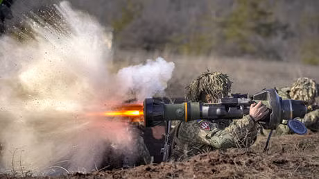 Mỹ viện trợ nhiều vũ khí sát thương cho Ukraine. Ảnh AP