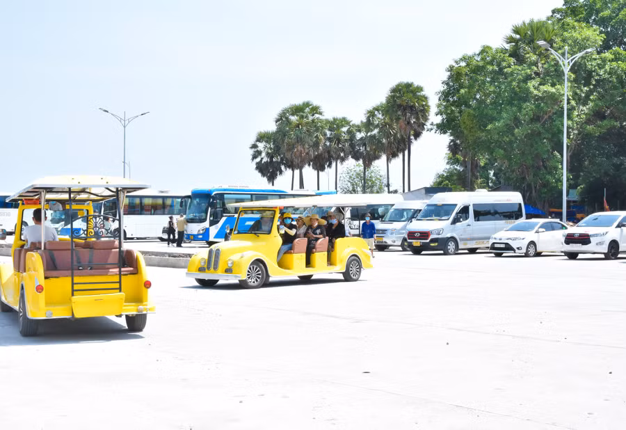  Khu du lịch Chùa Hang - Hòn Phụ Tử đưa xe điện vào khai thác phục vụ du khách tham quan